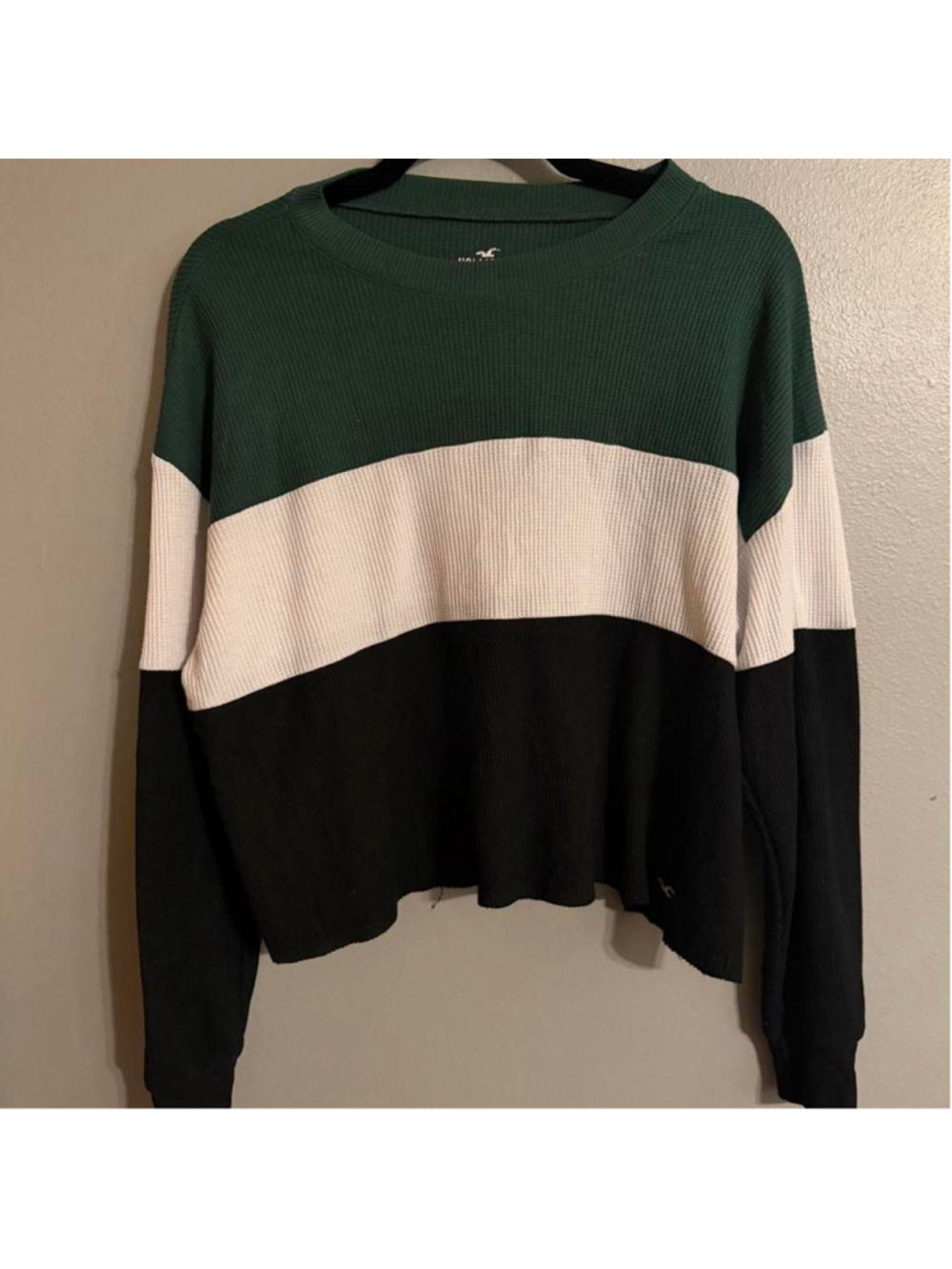 Hollister California boyfriend tee in a green, cream & black colorblock design